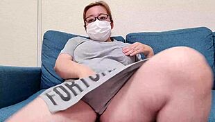 Married woman masturbates obscenely on sofa in full video