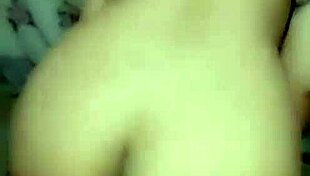 Sexy Arab Milf Wife Shows Off Her Ass in Detailed View