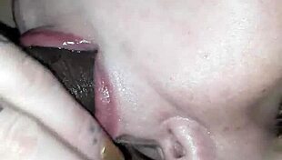 me la chupa y le digo que pare antes de que acabe