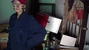 i'm having dirty sex with an amateur girl in the private garage.