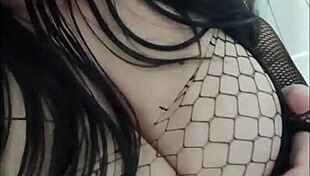 Milf gordita hotwife con tetas enormes mira creampie cosplay hentai