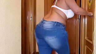 Curvy milf shakes her big ass in tight jeans