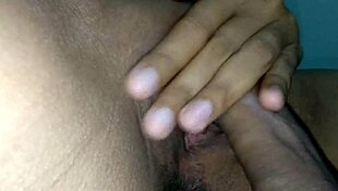 Gosok Memek Dengan Kote Keras Sampai Squirt Lubang Ketat Kawan Gadis 😍