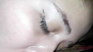 me la chupa y le digo que pare antes de que acabe