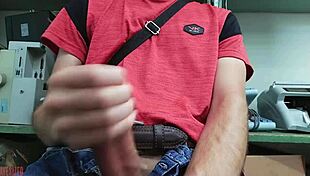 this time i finally jerked off at my desk 😏