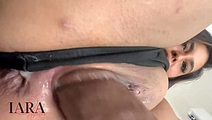 Sprøjter lækkert i dit ansigt din frække