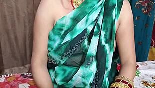 Married bhabhi fucks step brother in Hindi! 😍