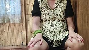 Stepdad has sex with stepdaughter under pretext of oil massage in Hindi