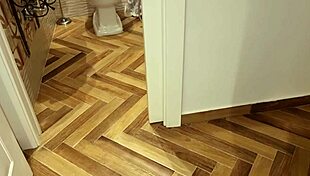 Horny guy jerks off in bedroom spied by stepsister