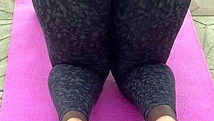 Ebony Milf Spreads Pussy During Early Morning Workout