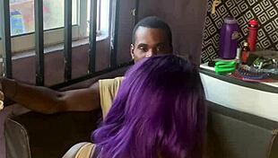 Sendiri di rumah Ahad, bengkokkan pantat besar milf untuk main.