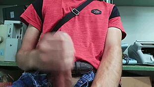 this time i finally jerked off at my desk 😏