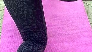 Ebony Milf Spreads Pussy During Early Morning Workout