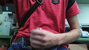 this time i finally jerked off at my desk 😏