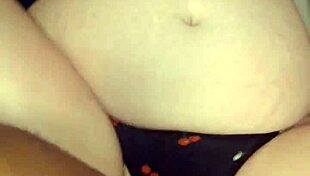 resaboo's shaved pussy getting a huge creampie from that monster cock