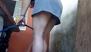 Minha Esposa Saiu E A Empregada Baixinha Gostosa Pegou Meu Pau E Colocou Dentro Dela Na Área De Casa