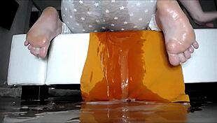 Watch Cute Teen Cum In Bathtub For Her Partner?