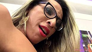 Tranny Leticia Menezes stuffs her hole while stroking dick