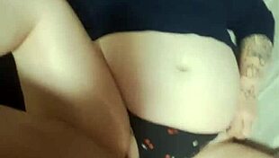 resaboo's shaved pussy getting a huge creampie from that monster cock