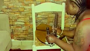 Amazing Tight Shaved Pussy Displayed in Amateur Homemade Clip!