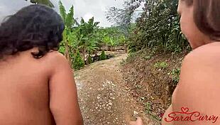 Mi hijastra y yo nos ponemos traviesas en el supermercado. 😜 Big tits bouncing everywhere!