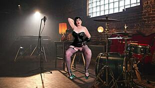 Granny Hardrock's Spectacular Sucking