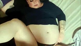 resaboo's shaved pussy getting a huge creampie from that monster cock