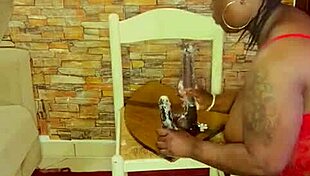 Amazing Tight Shaved Pussy Displayed in Amateur Homemade Clip!