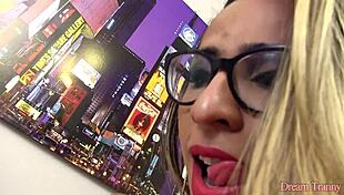 Tranny Leticia Menezes stuffs her hole while stroking dick