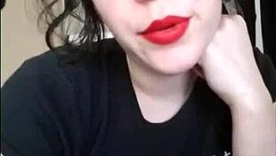 Anaalihuora tottelee emäntää POV-sextingissä