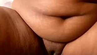 queefing pussy farts at its best with big clit 😲