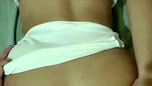 gostosa safada dançando funk de mini saia transparente depois sentou com o cu na pica do novinho