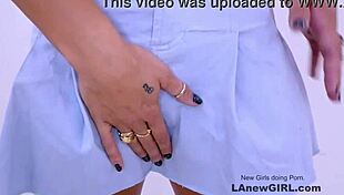 Горещо бюстесто момиче получава путка чукана от голям твърд кур!