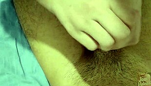 Ela me fez uma bela MASSAGEM RELAXANTE na piroca, com big tits