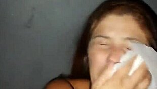 meu marido me filmando no gloryholi chupando muitas rola