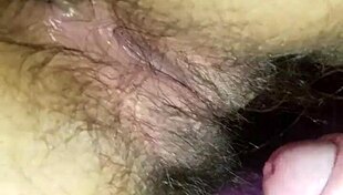 Postaví se na všechny čtyři a já ji kurvím