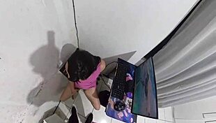 Dona De Casa Paga Técnico Com A Bunda Enquanto Marido Esta Fora