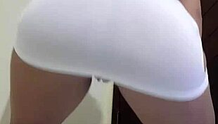 gostosa safada dançando funk de mini saia transparente depois sentou com o cu na pica do novinho