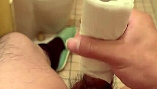 Asian amateur indulges in solo pleasure