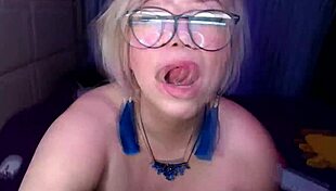 Curvy Mature Whore Virtual Bed Squirt