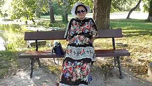 hairy mature flashes in the park!