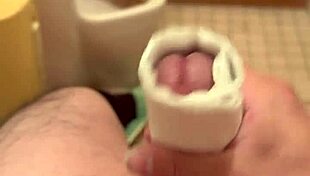 Asian amateur indulges in solo pleasure