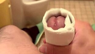 Asian amateur indulges in solo pleasure