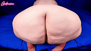 Fat booty mama shakes spreads pussy fart on dick!