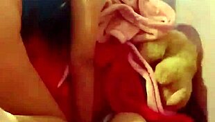 cabalgando en la verga de un amigo hasta el orgasmo con creampie