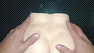 Candy Masada Eğiliyor, Sert Anal ve Am Sikmesi İçin Köpek Pozunda, Büyük Kıçına Creampie Damlıyor