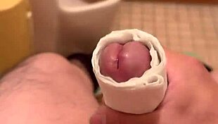 Asian amateur indulges in solo pleasure