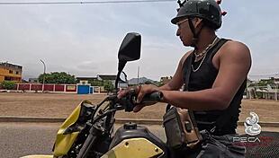 Küçük Peru'lu öğrenci fahişe derin anal sikme ve iç boşalma alıyor profesyonel gibi 😈