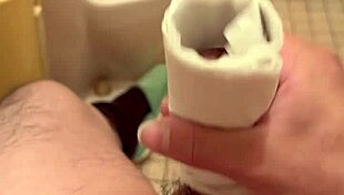 Asian amateur indulges in solo pleasure