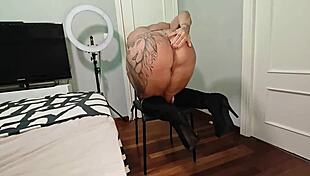 dominatrix danaxmuscles orders cum in boots 😈